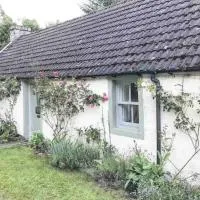 Glenlivet에 위치한 호텔 Bridge Cottage