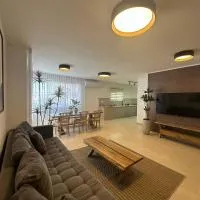 Ocean view - מול הים, hotel i Nahariyya