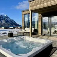 Lyngvær Aurora Lodge - Jacuzzi - No 03, hotel v mestu Lyngværet