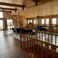 Charming barn loft - all amenities on 60 acre farm in the White Mountains of NH, hotel en Lancaster