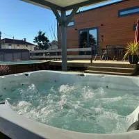 Sublime Tiny House avec piscine et jacuzzi privé près de Braga, hotel v destinaci Bico