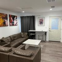 Private gated 1bed & 1bath amazing for 2 in Los Angeles near Universal studio & Hollywood, hotel near Van Nuys - VNY, Van Nuys Airport