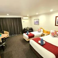 Hilltops Retreat Motor Inn, hotel em Young