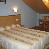 Hotel Reyes De León, hotell i Santa María del Páramo
