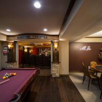 EPIC Group Stay Big Gameroom Bar Arcade Playroom, hotel poblíž New Century AirCenter - JCI, Olathe