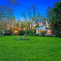 PRIVATE COTTAGE GETAWAY On LAKE SIMCOE, hotel v destinaci Brechin