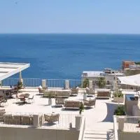 Est hotel, hotel u gradu Santa Čezarea Terme
