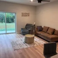 Brand new home near beautiful beaches, hotelli kohteessa Port Charlotte