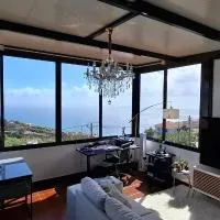 Sally's Loft - Penthouse - Honeymoon suite, hotel in Ponta do Sol