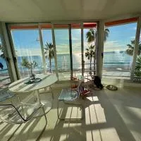 Beachfront, First line, 2-Bdr,2-Bath, Swiming Pool, hotel in Albir