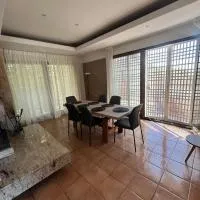Villa Marlene Casa vacanze in parco privato, hotel di Monterusciello