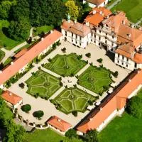 Zámek Jemniště, hotel di Postupice