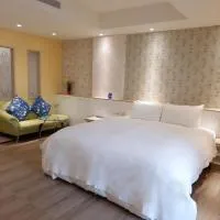 薇風情汽車旅館 - 湖內館, hotel a Hu-nei