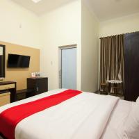 Esther Hotel, hotel poblíž Silangit International Airport - DTB, Silangit International Airport