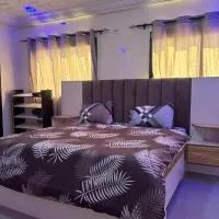 Studio avec Jacuzzi Aeroport AIBD, hotel em Déni Diarke