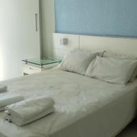 Su&iacute;te e Quarto em apto Compartilhado Frente Mar, hotel in Rio de Janeiro