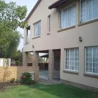 De Zevende Hemel Guesthouse โรงแรมในเซคุนดา