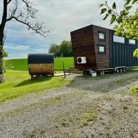 Tiny House mit Saunafass, khách sạn ở Zupfing