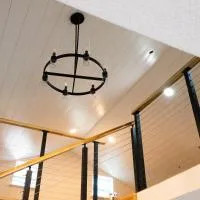 Shares Loft Luxury Apt - NEW!, hotel Rockledge-ben
