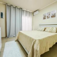 Flat em charmoso residencial + ar cond. e vaga, hotel poblíž Letiště Ourinhos - OUS, Ourinhos