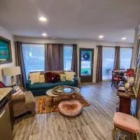 The Glam Room - Bohemian Glam style suite in Historic Jefferson Tx โรงแรมในJefferson