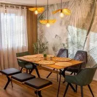 P-Hosting Modernes Apartment zwischen Ravensburg und dem Altdörferwald, 110qm, Familienfreundlich, Separater Eingang, Kaffeevollautomat, Bäcker und Pizzeria 15 Meter, Spielplatz 50 Meter, 20 Km zum Bodensee, 30Km in die Berge، فندق في Schlier