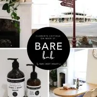 Clements Cottage on Main St. Bare bnb by Bare Body Beauty co., hotel em Beechworth