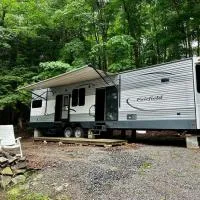 Lakefront RV Cottage in Parry Sound #18, viešbutis mieste Pari Saundas