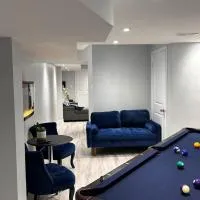 Whitby Hideout - 3BR, 5BD, 3WR, Pool Table, Sauna, מלון בוויטבי