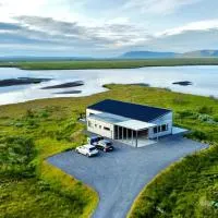 Austurey - Lakefront Villa، فندق في لوغارفتن
