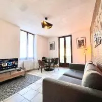 Spacieux T2 avec balcon, hotel en Cluses