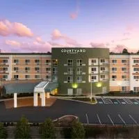 Courtyard By Marriott Fayetteville Fort Bragg Spring Lake، فندق في بحيرة الربيع