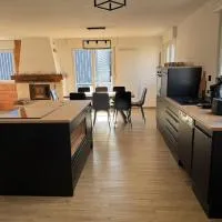 Maison 8 personnes 4 Chambres Doubles - Piscine, hotel u gradu 'Anould'