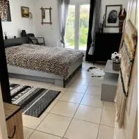 Belle suite dans villa de plein pied, hotel v destinácii Gaillac