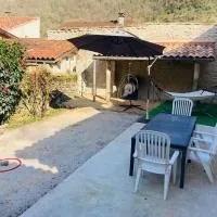 Gite centre village Burlats, hotel en Burlats