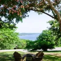 Whispering Woods Cabins & Grill, hotel in Jordan