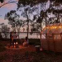 Numie Glamping Waterfront Freycinet Escape, hotell i Coles Bay