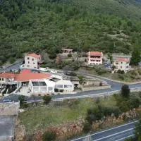 Menalia Villas & Suites ΚΤΗΜΑ ΚΟΥΜΠΟΥΡΗ, hotel di Levidhion
