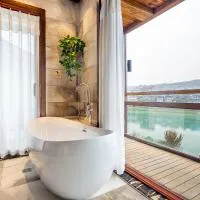 Zhangjiajie Waterfront Huajian Inn -Tianmen National Forest Park & Avator Mountin, Free Pick-up & Laundry, Tour & Ticket Service, English Customer Service, hotel en Zhangjiajie