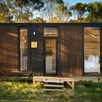 Rowsley Valley Tiny House 2 by Tiny Away, hotel in Ingliston