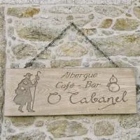 O Cabanel Albergue-Bar, מלון בVillastose