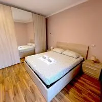 Dascio Lakefront with Private Garden and Parking, хотел в Dascio