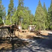 Yosemite Lakes Bunkhouses, hotelli kohteessa Harden Flat