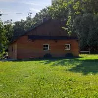 Domek Na Skraju Lasu, хотел в Wola Batorska