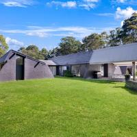 The Chateau by Experience Jervis Bay, hotel poblíž Naval Air Field - NOA, Falls Creek
