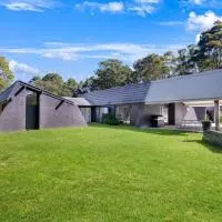 The Chateau by Experience Jervis Bay, hotel near Naval Air Field - NOA, Falls Creek