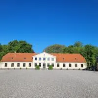 Privat lejlighed på landejendommen Frederiks-Eg โรงแรมในHerlufmagle