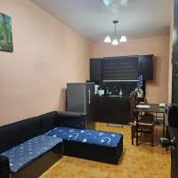 Mel's Place Batangas Unit 2 Two-BR House Balagtas Batangas City Free Parking, WIFI, Hot & Cold Shower، فندق في باتانجاس سيتي