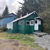 The Auke Ridge Retreat Cabin - a Short Walk to the Harbor, hotel poblíž Gustavus Airport - GST, Mendenhaven