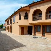 Scarlett Pension & Restaurant, hotel v mestu Veľký Meder
